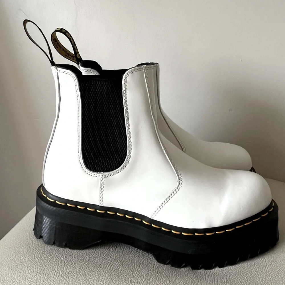 - Dr. Martens 2976 Quad White Platform Chelsea Ankle Boots Size 10